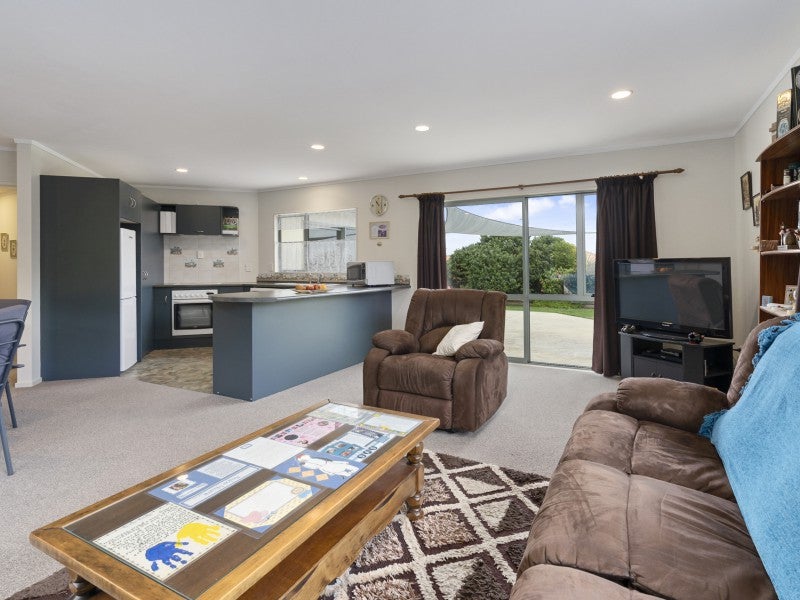 106 Parnell Heights, KELVIN GROVE, PALMERSTON NORTH - Carousel 2