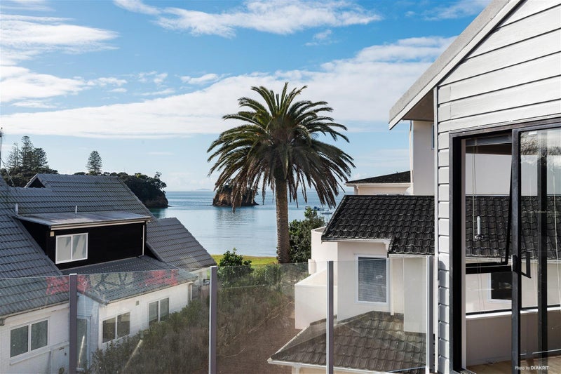 2/3 Ellangowan Road, Waiake, Auckland - Carousel 1