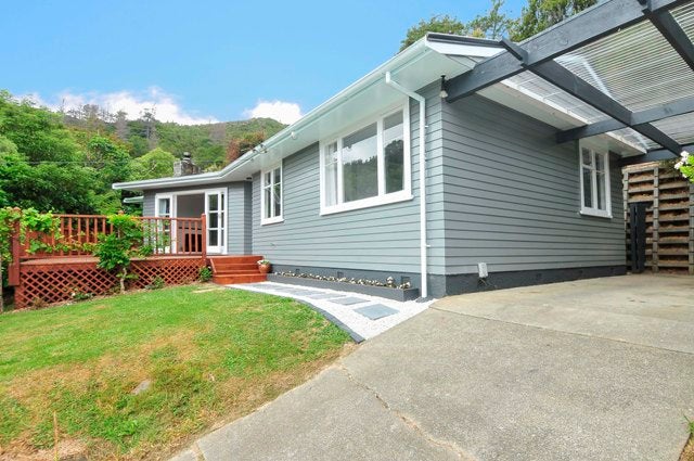 39 Lowry Crescent, Stokes Valley, Lower Hutt - Carousel 1