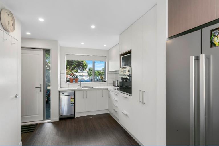 3/2 Stone Street, Miramar, Wellington - Carousel 2