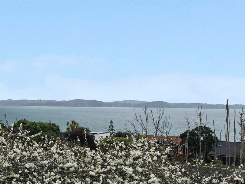 1 Motuketekete Avenue, Army Bay, Whangaparāoa - Carousel 2