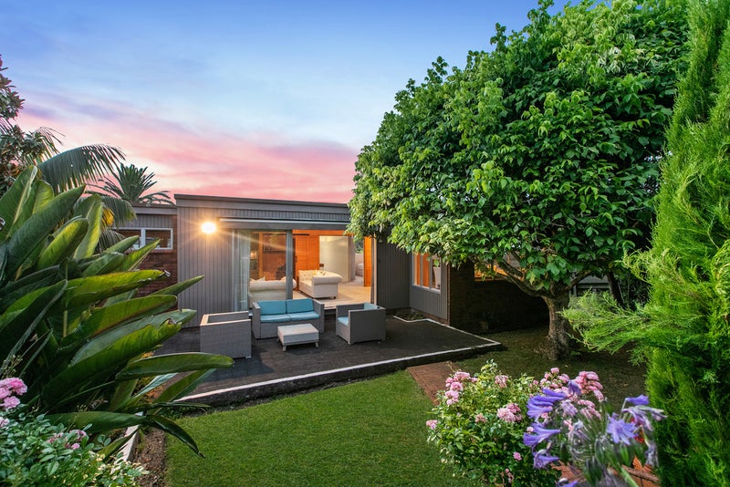 11B Comins Crescent, Mission Bay, Auckland - Carousel 1