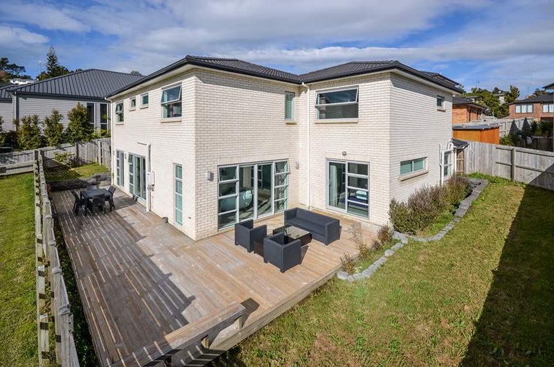 14 Mulroy Place, Pinehill, Auckland - Carousel 1