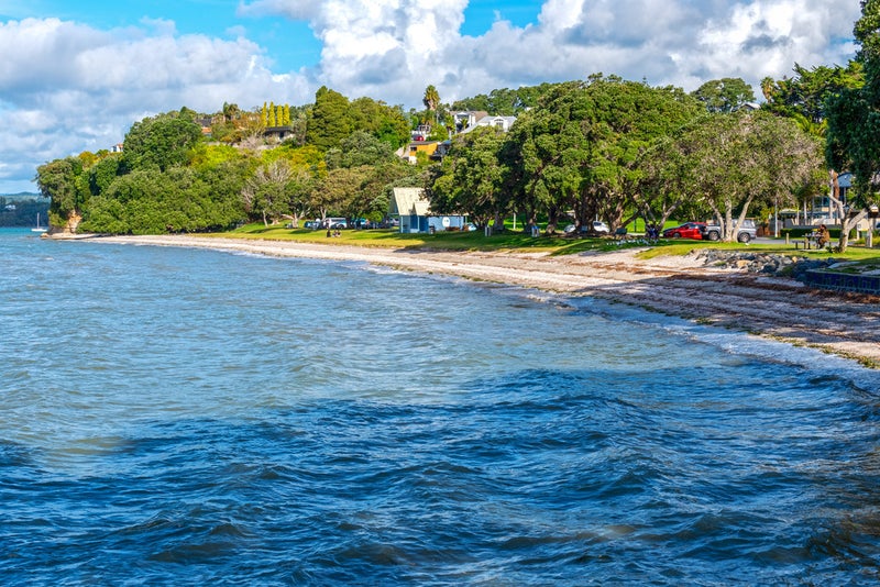 40 Montgomery Crescent, Cockle Bay, Auckland - Carousel 1