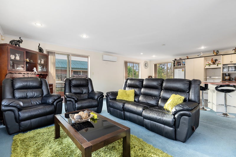 5 Surrey Lane, Glenview, Hamilton - Carousel 2