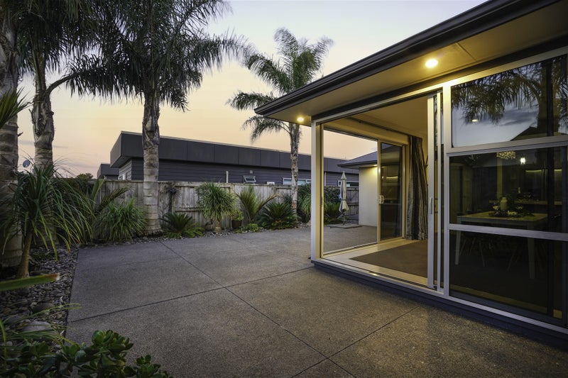 12 The Rocks, Flagstaff, Hamilton - Carousel 16