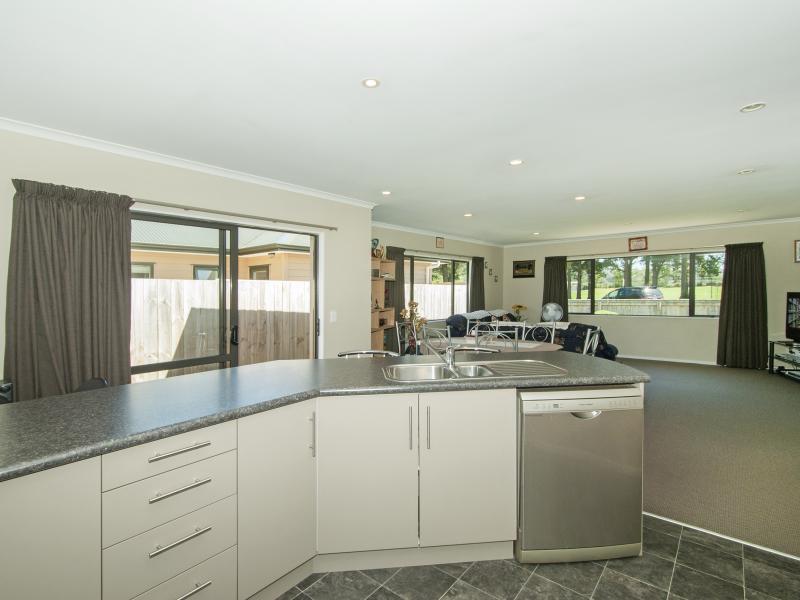 46 The Strand, Wainuiomata, Lower Hutt - Carousel 2