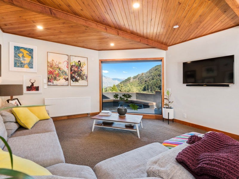 11B MacKinnon Terrace, Sunshine Bay, Queenstown - Carousel 2