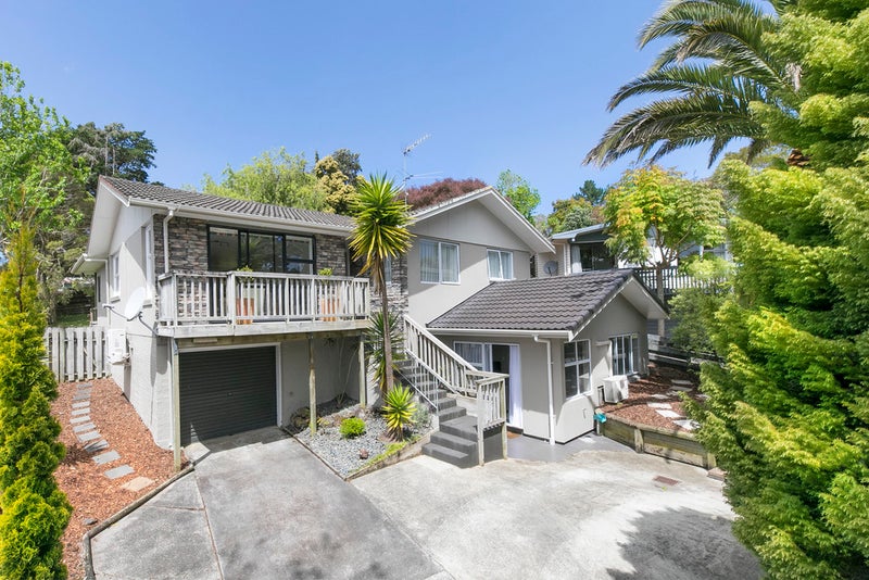 19 Castleford Street, Green Bay, Auckland - Carousel 1