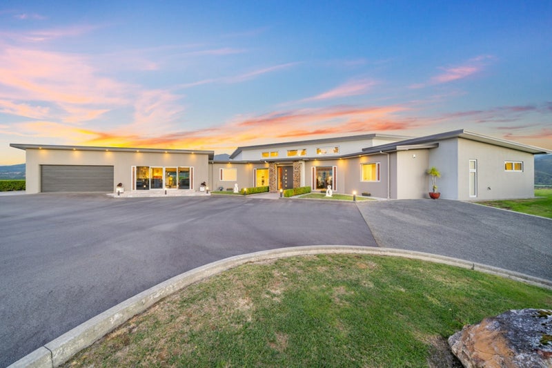 11 Rural View Way, Maymorn, Upper Hutt - Carousel 1