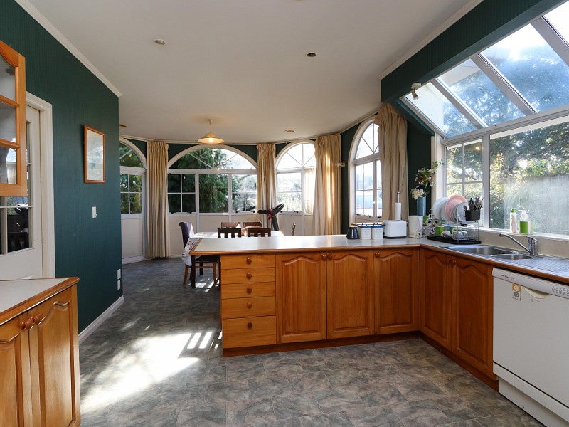 2/28 Puriri Street, Woburn, Lower Hutt - Carousel 1