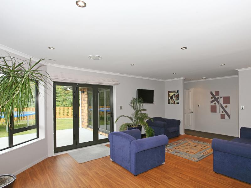 38 Meadowbank Drive, Belmont, Lower Hutt - Carousel 1