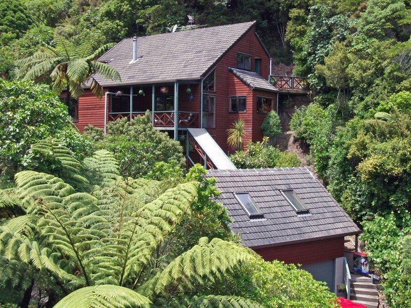 7 Whiorau Grove, Lowry Bay, Lower Hutt - Carousel 1