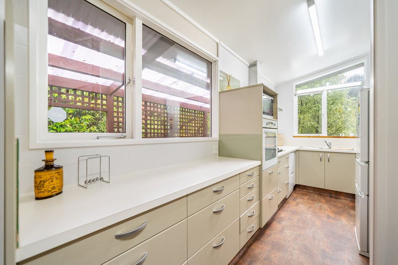 4 Forest Road, Pinehaven, Upper Hutt - Carousel 2