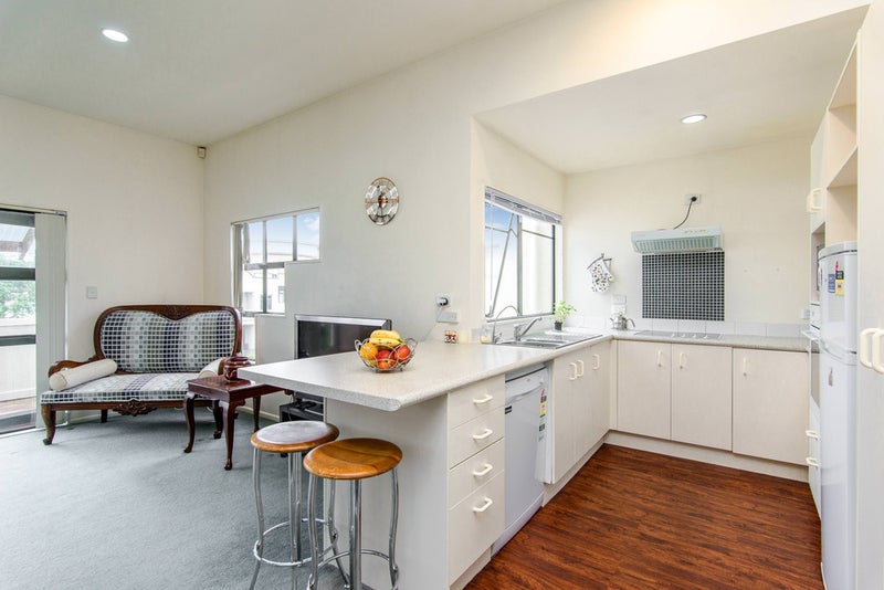 5/62 Fernhill Way, Oteha, Auckland - Carousel 2