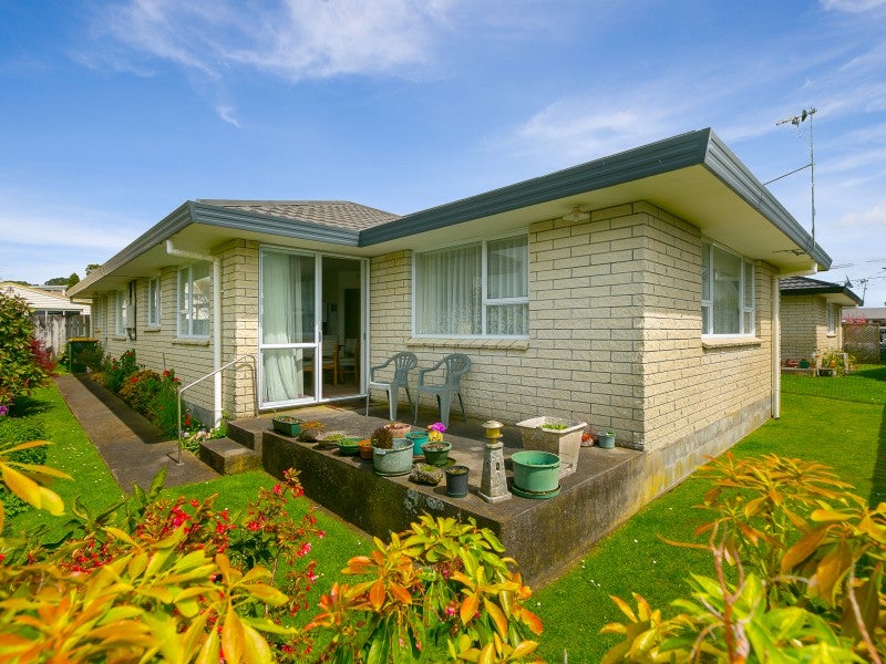 2/46 Dorset Avenue, Westown, New Plymouth - Carousel 1