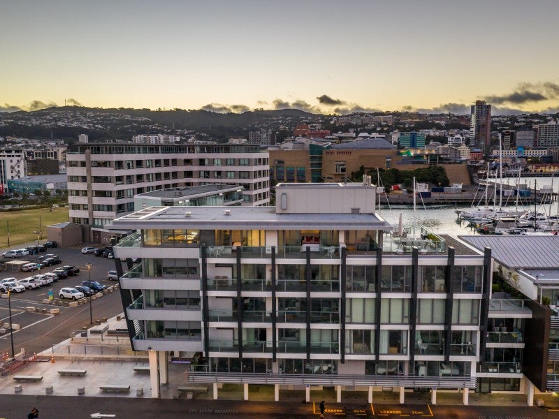 5A/8 Clyde Quay Wharf, Te Aro, Wellington - Carousel 1