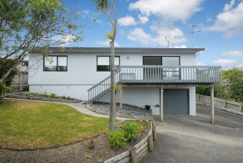1/84 Totaravale Drive, Tōtara Vale, Auckland - Carousel 2
