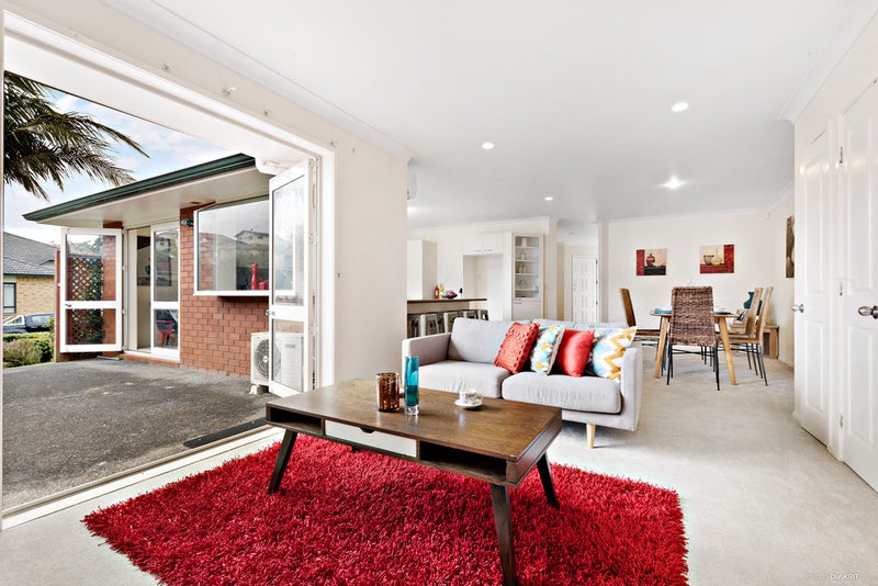 30 De Havilland Drive, Goodwood Heights, Auckland - Carousel 2