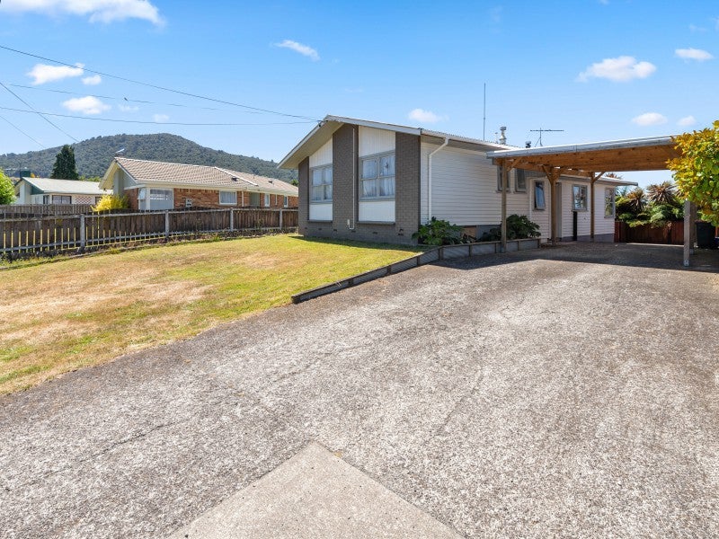 12 Deborah Place, Mangakakahi, Rotorua - Carousel 1