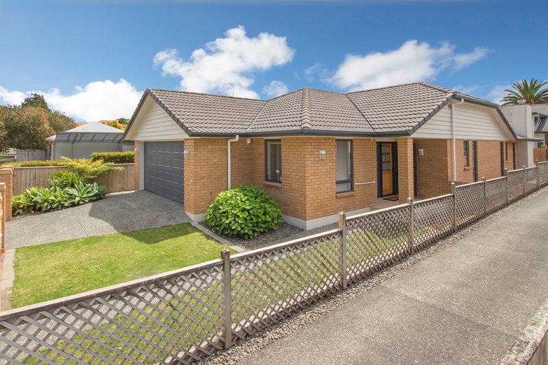 17A Rewi Road, Royal Oak, Auckland - Carousel 1