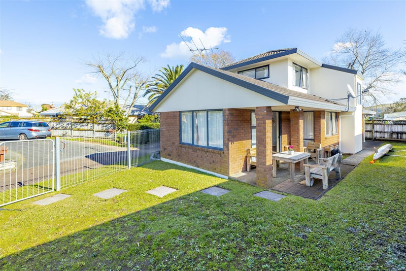 2/3 SAINTS CT, Manurewa, Manukau - Carousel 2