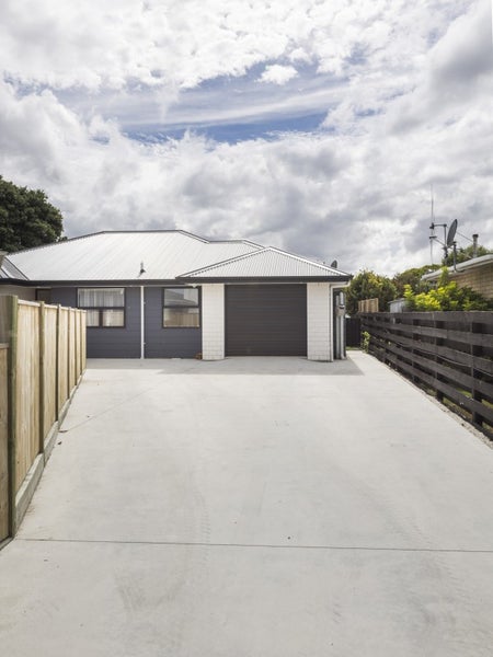 3B Christian Place, Awapuni, Palmerston North - Carousel 21
