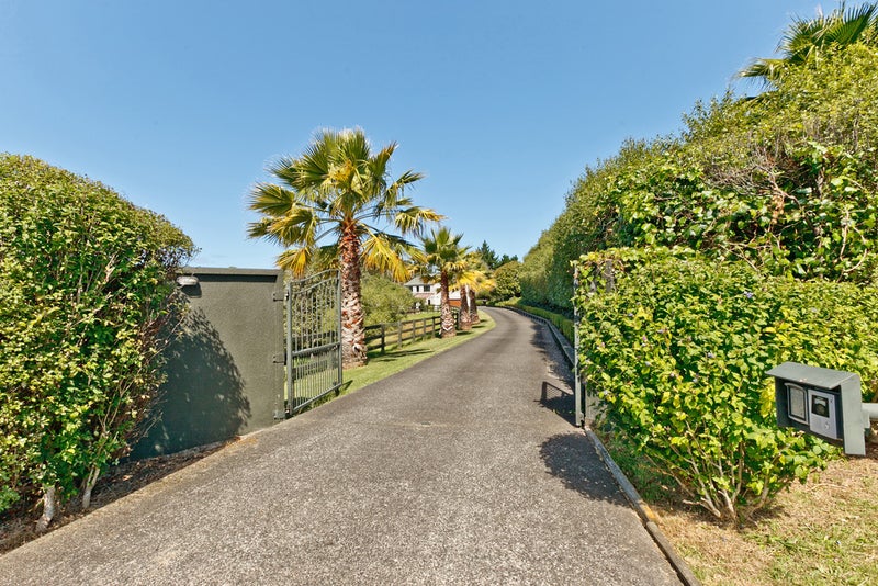 16 Rodeo Drive, Albany - Carousel 1