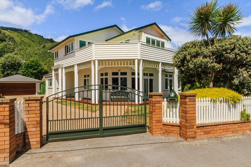 101 Marine Parade, Eastbourne, Lower Hutt - Carousel 1