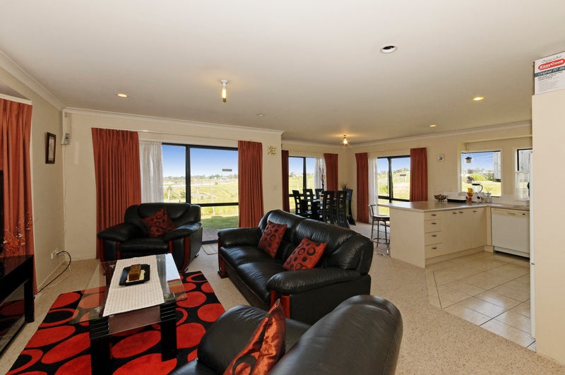 49 Richfield Crescent, Westgate, Auckland - Carousel 2