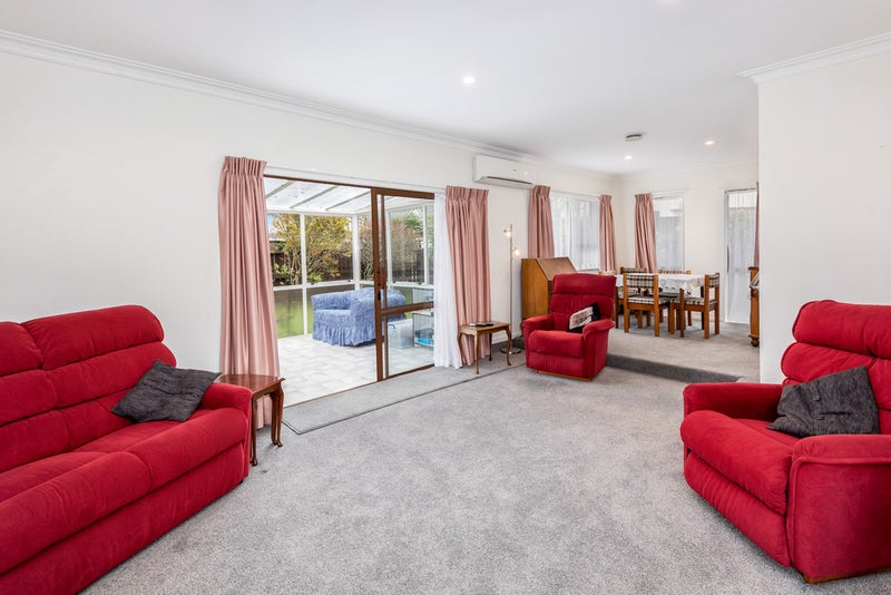 2/26A Eastern Beach Road, Eastern Beach, Auckland - Carousel 2