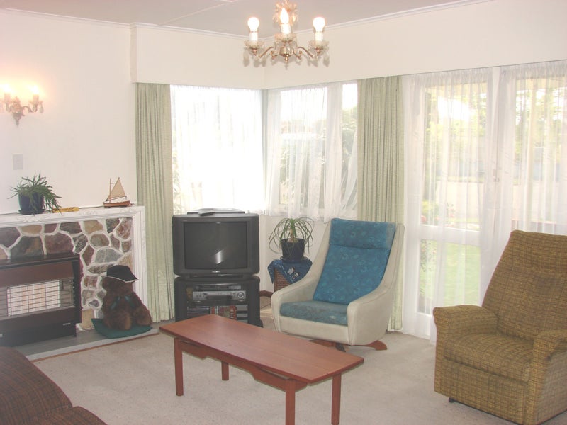 8 Shetland Place, Westbrook, Palmerston North - Carousel 2