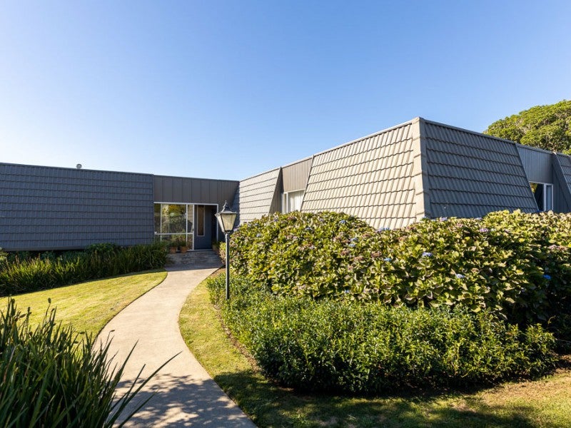 8 Saint Ives Grove, Whalers Gate, New Plymouth - Carousel 1