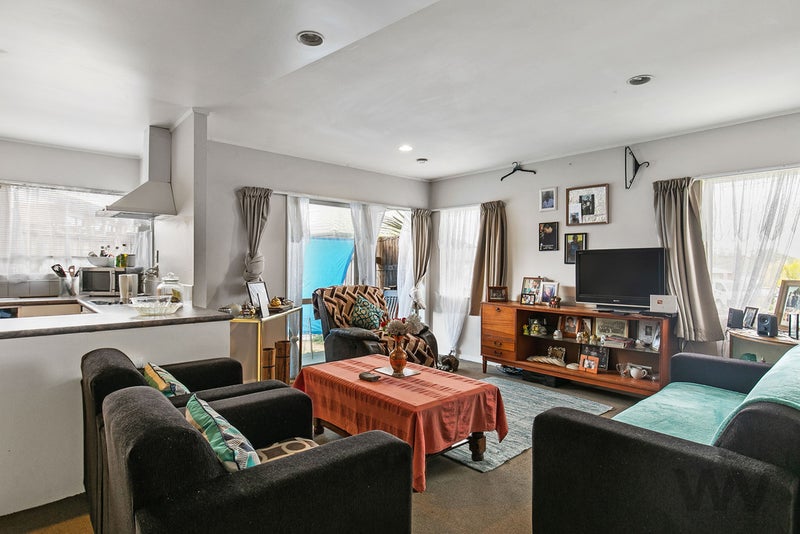 6 Orrell Place, Mangere, Auckland - Carousel 2