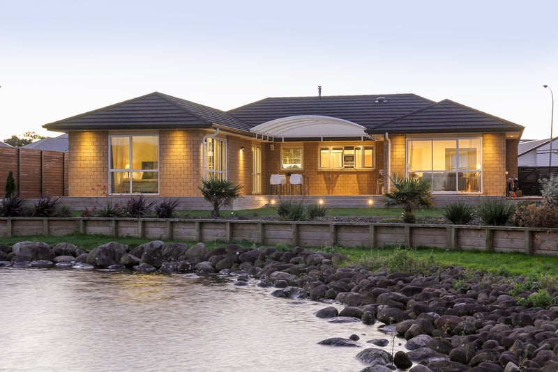 7 Augusta Grove, Waiwhakaiho, New Plymouth - Carousel 1