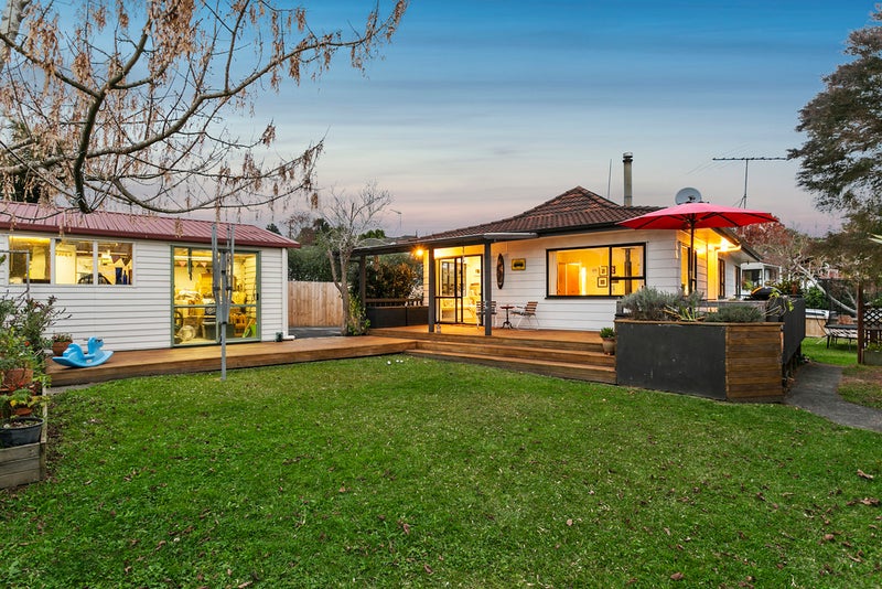 87 Santiago Crescent, Unsworth Heights, Auckland - Carousel 1