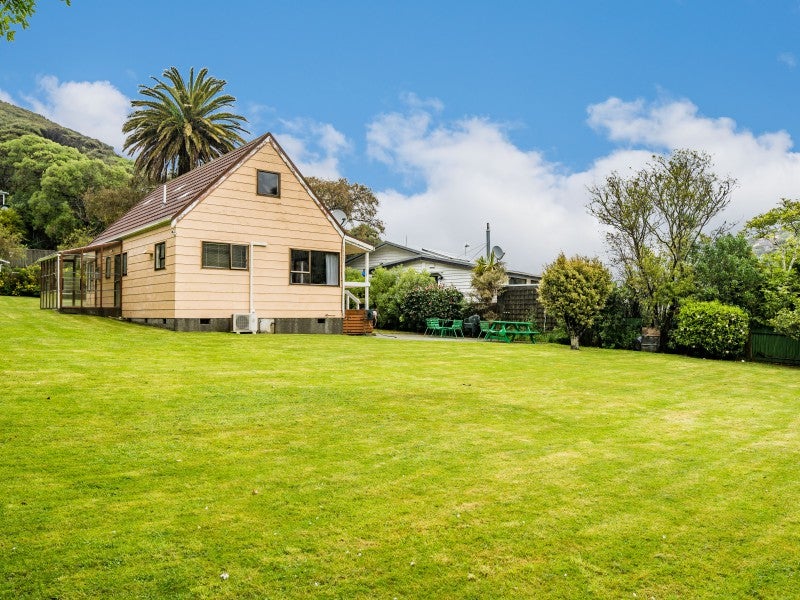 69 Cluny Road, Plimmerton, Porirua - Carousel 1