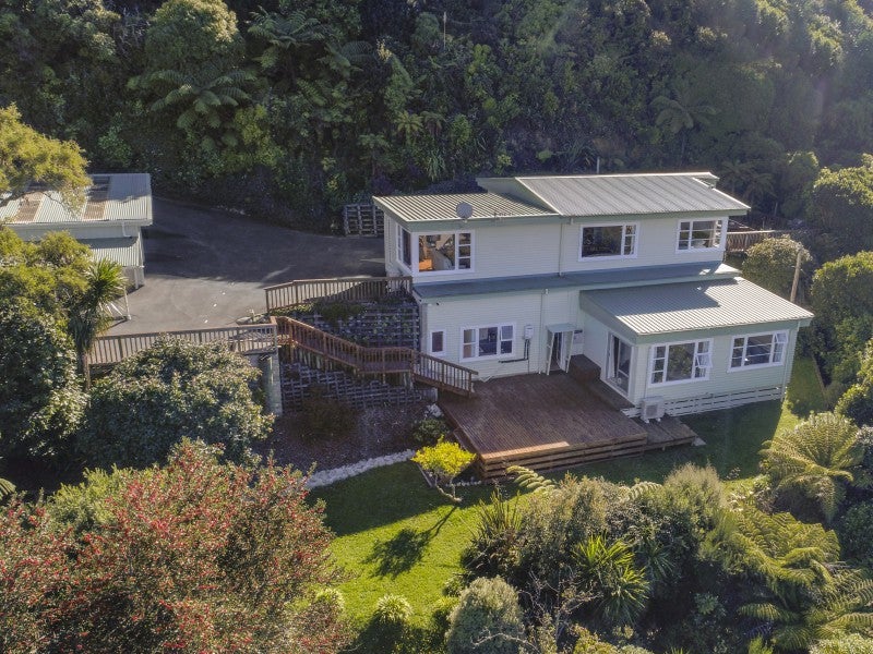 31 Rakeiora Grove, Korokoro, Lower Hutt - Carousel 1