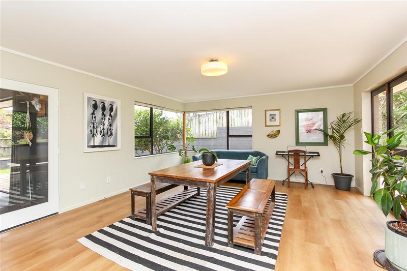 9 Rossiter Crescent, Lynmouth, New Plymouth - Carousel 2