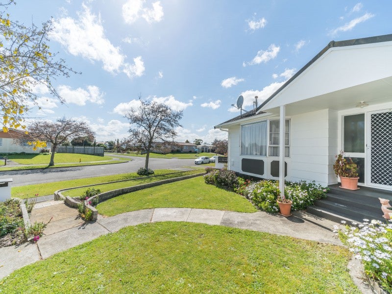 66 Hillcrest Drive, Kelvin Grove, Palmerston North - Carousel 2