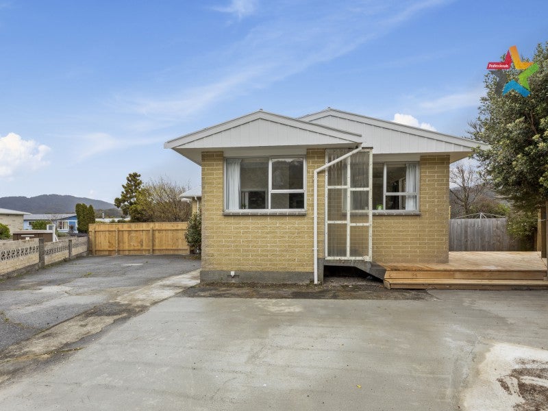 2/15 Pencarrow Crescent, Wainuiomata, Lower Hutt - Carousel 1