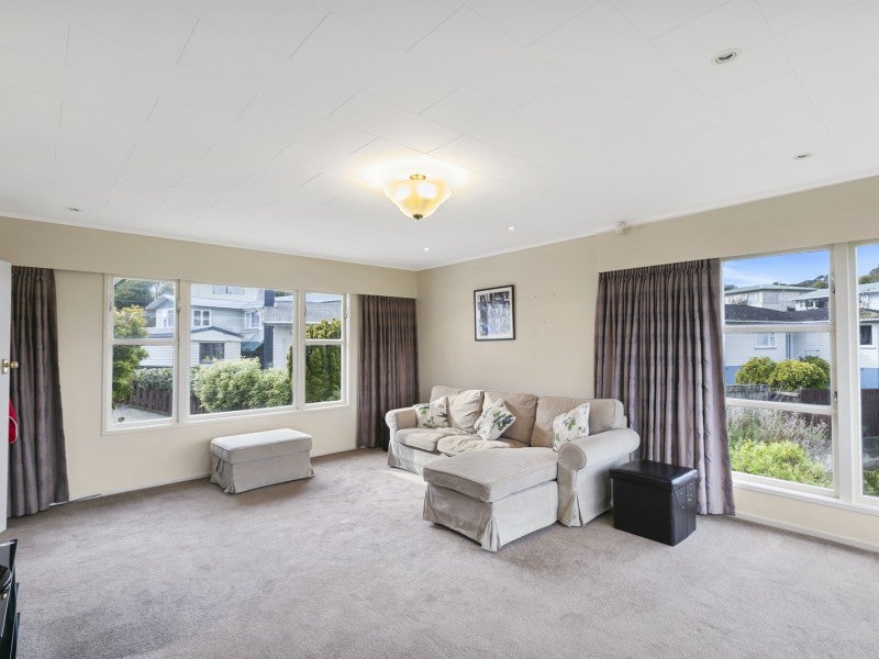 31 Brooker Grove, Newlands, Wellington - Carousel 2