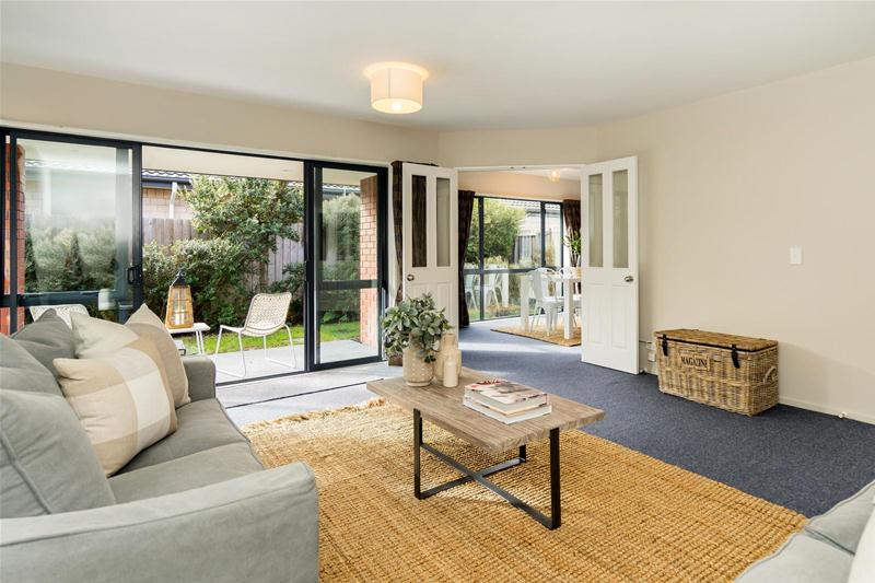 16 Bayliss Close, Northwood, Christchurch - Carousel 1