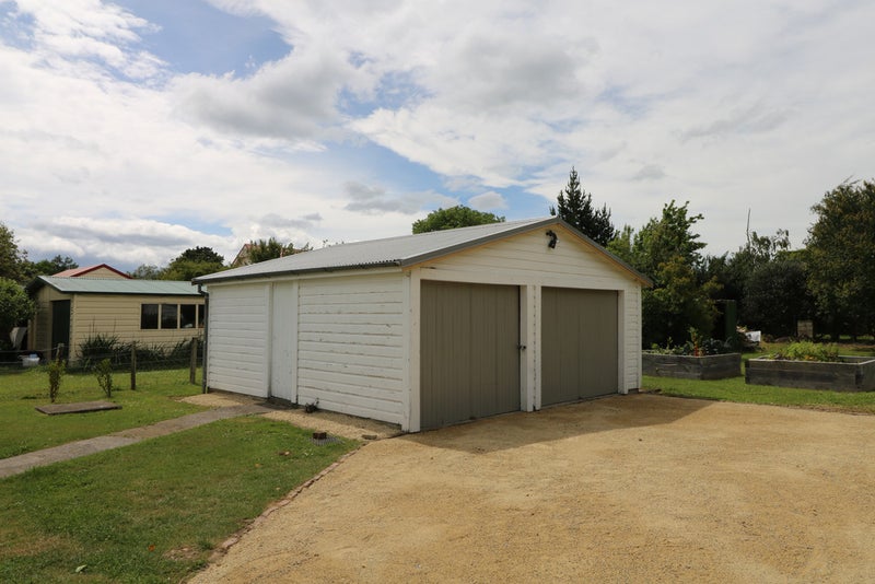 18 Clifton Avenue, Carterton - Carousel 26