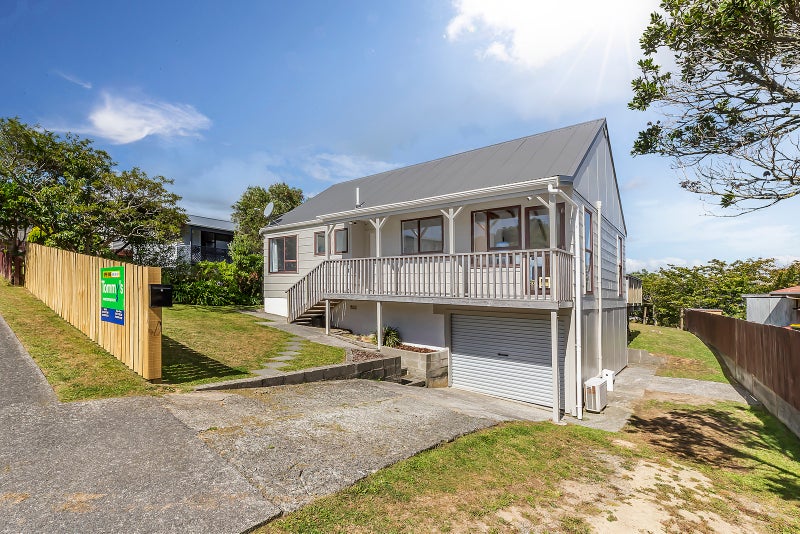8 Sombrero View, Ascot Park, Porirua - Carousel 1