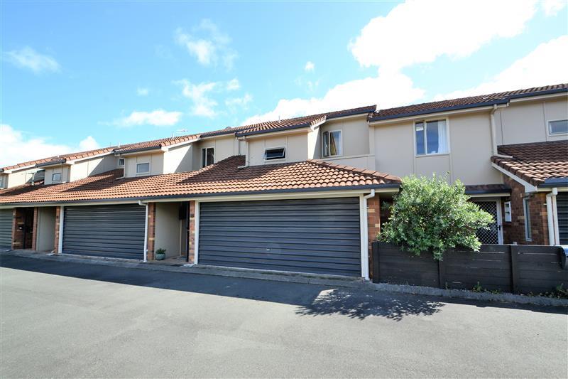 17 Hathaway Court, The Wood, Nelson - Carousel 1