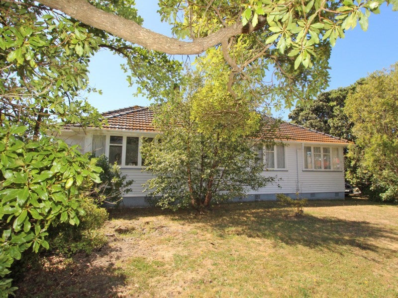 2 Muturangi Grove, Elsdon, Porirua - Carousel 1