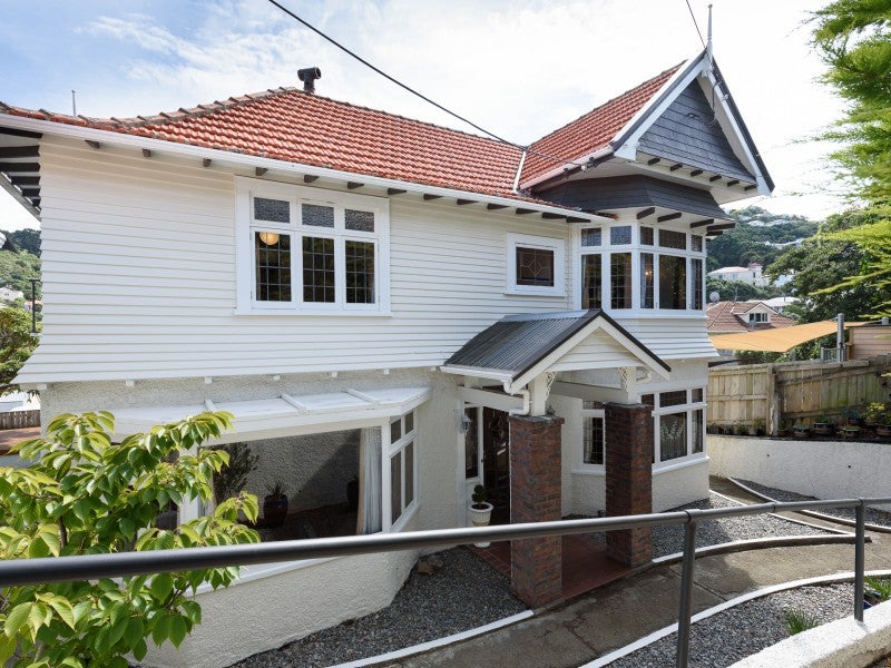 118 Waipapa Road, Hataitai, Wellington - Carousel 1
