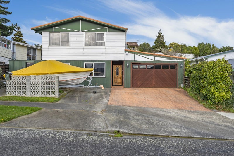 4 Greenwich Grove, Stokes Valley, Lower Hutt - Carousel 1