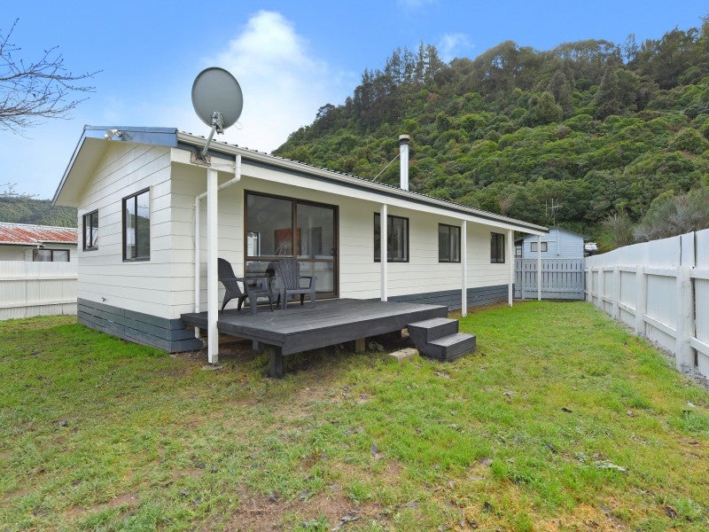 100 Gillespies Road, Birchville, Upper Hutt - Carousel 1